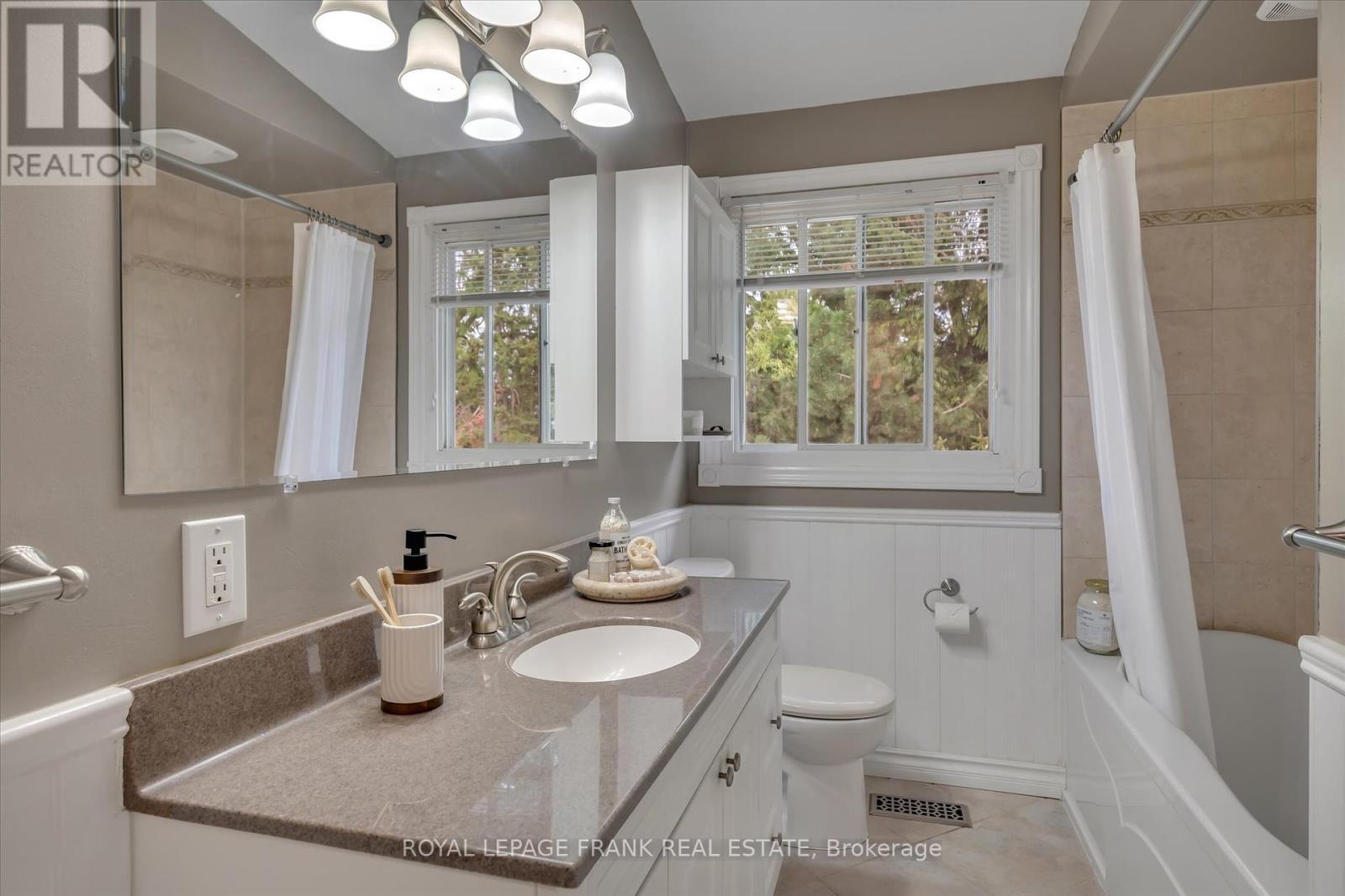 












280 GREENLAWN AVENUE

,
Peterborough (Northcrest Ward 5),




Ontario
K9H5K8

