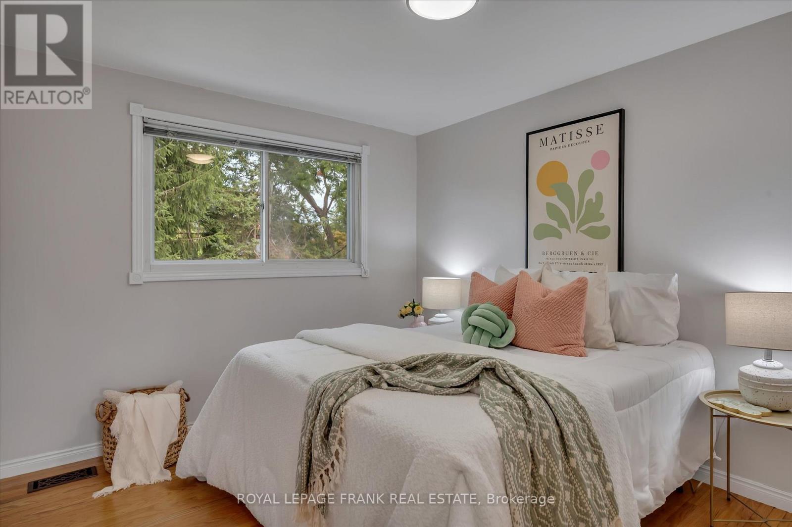 












280 GREENLAWN AVENUE

,
Peterborough (Northcrest Ward 5),




Ontario
K9H5K8

