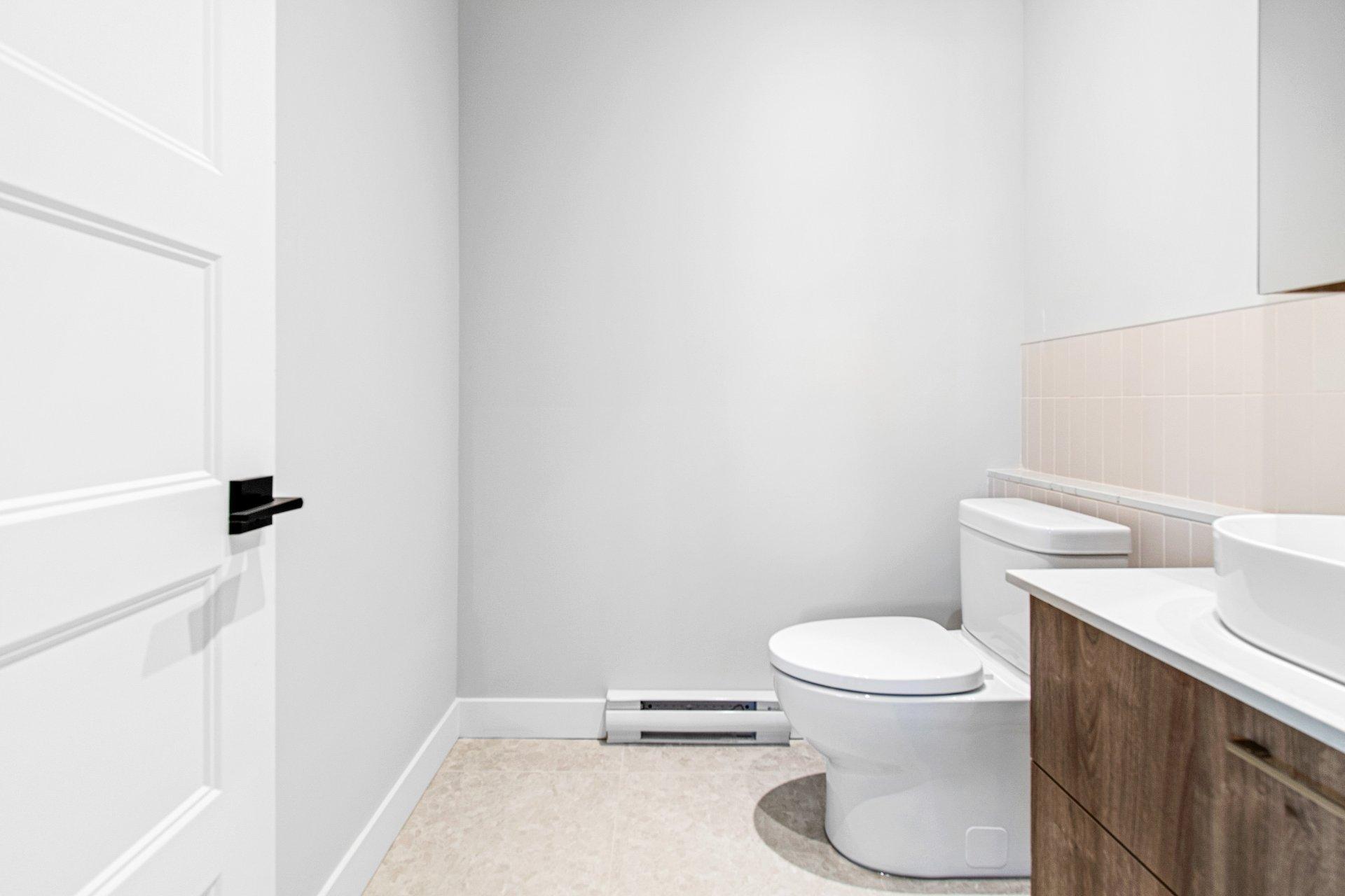 









692

 - 696


79e Avenue

,
Laval (Chomedey),




QC
H7V3H9

