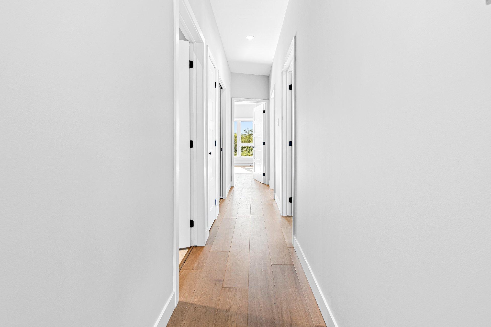 









692

 - 696


79e Avenue

,
Laval (Chomedey),




QC
H7V3H9

