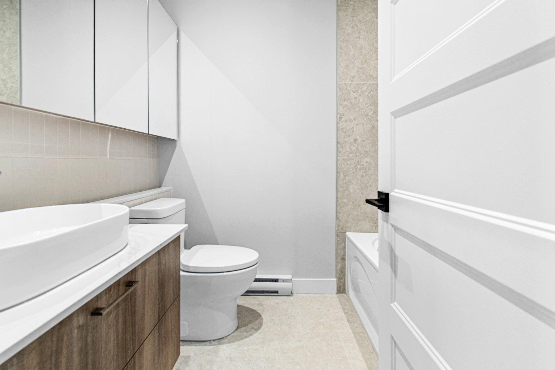 









692

 - 696


79e Avenue

,
Laval (Chomedey),




QC
H7V3H9

