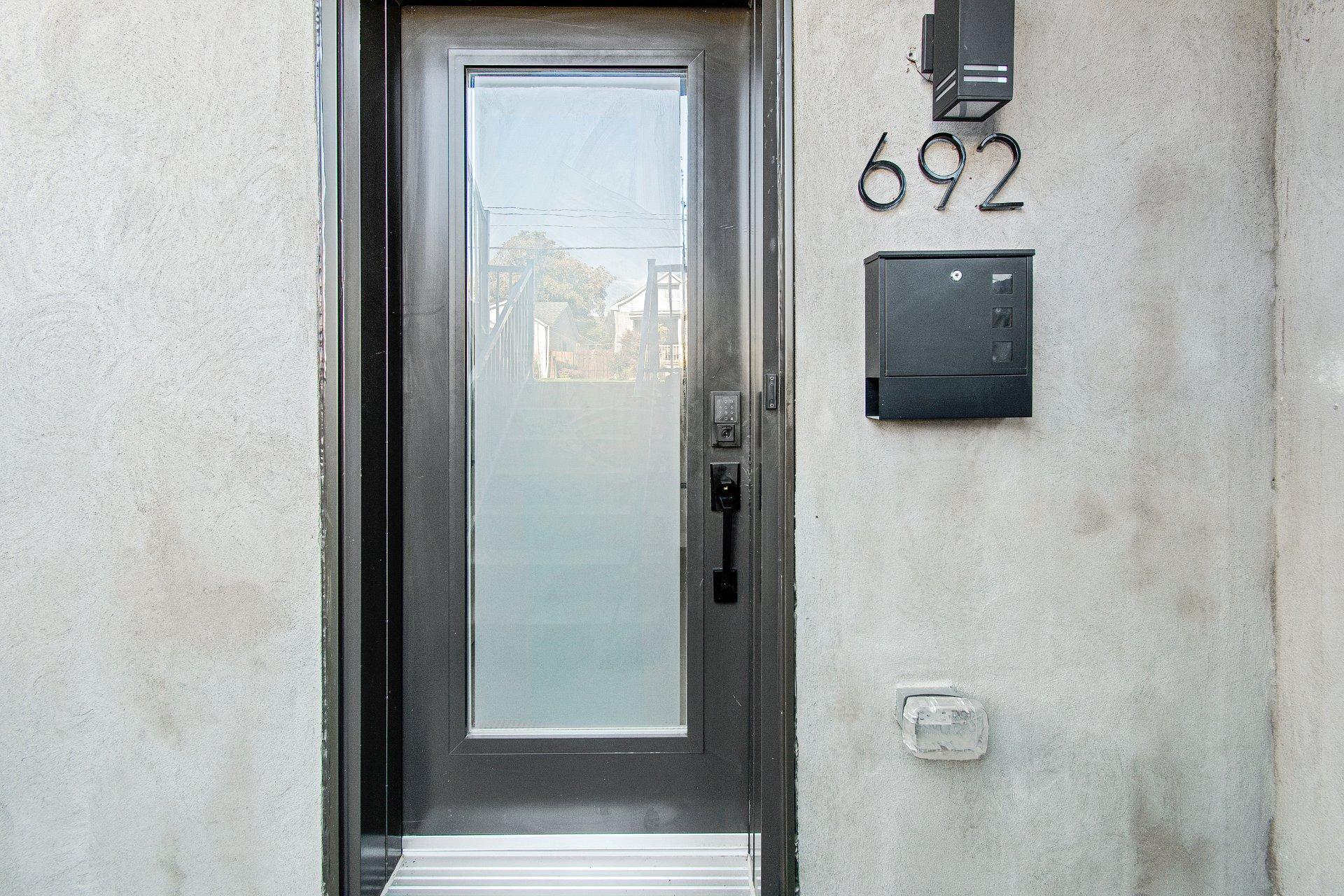 









692

 - 696


79e Avenue

,
Laval (Chomedey),




QC
H7V3H9

