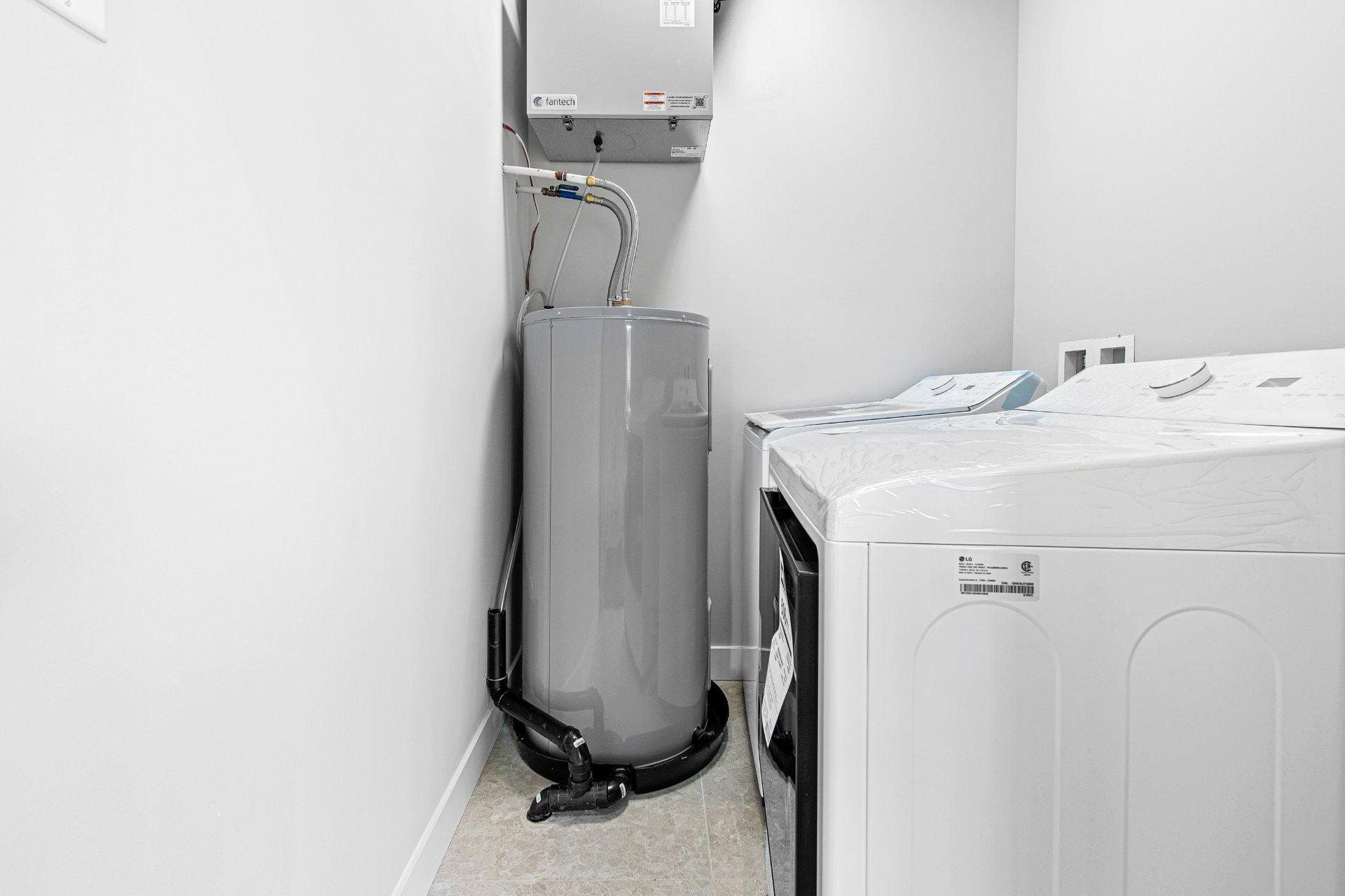 









692

 - 696


79e Avenue

,
Laval (Chomedey),




QC
H7V3H9

