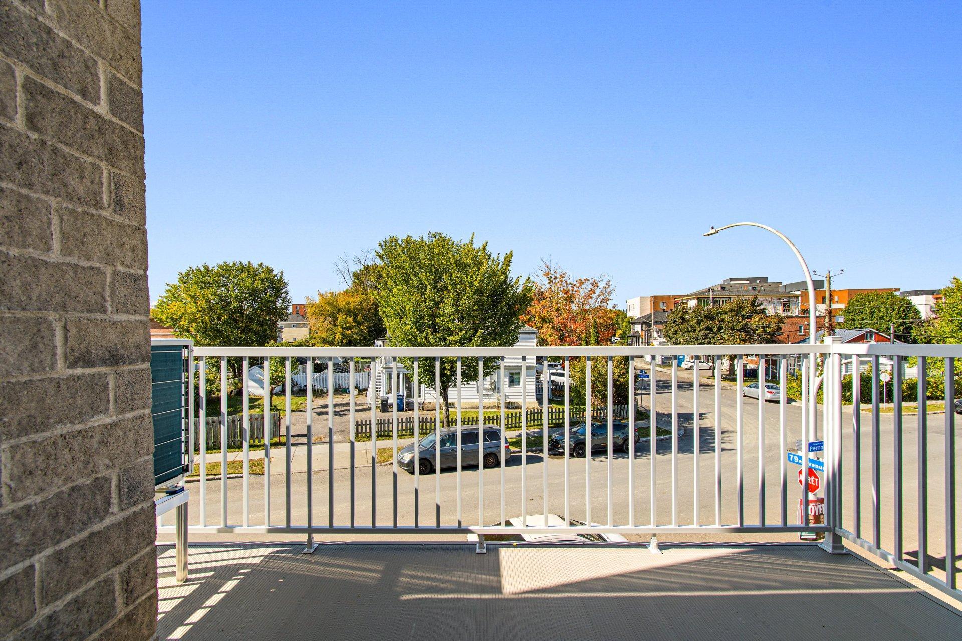 









692

 - 696


79e Avenue

,
Laval (Chomedey),




QC
H7V3H9

