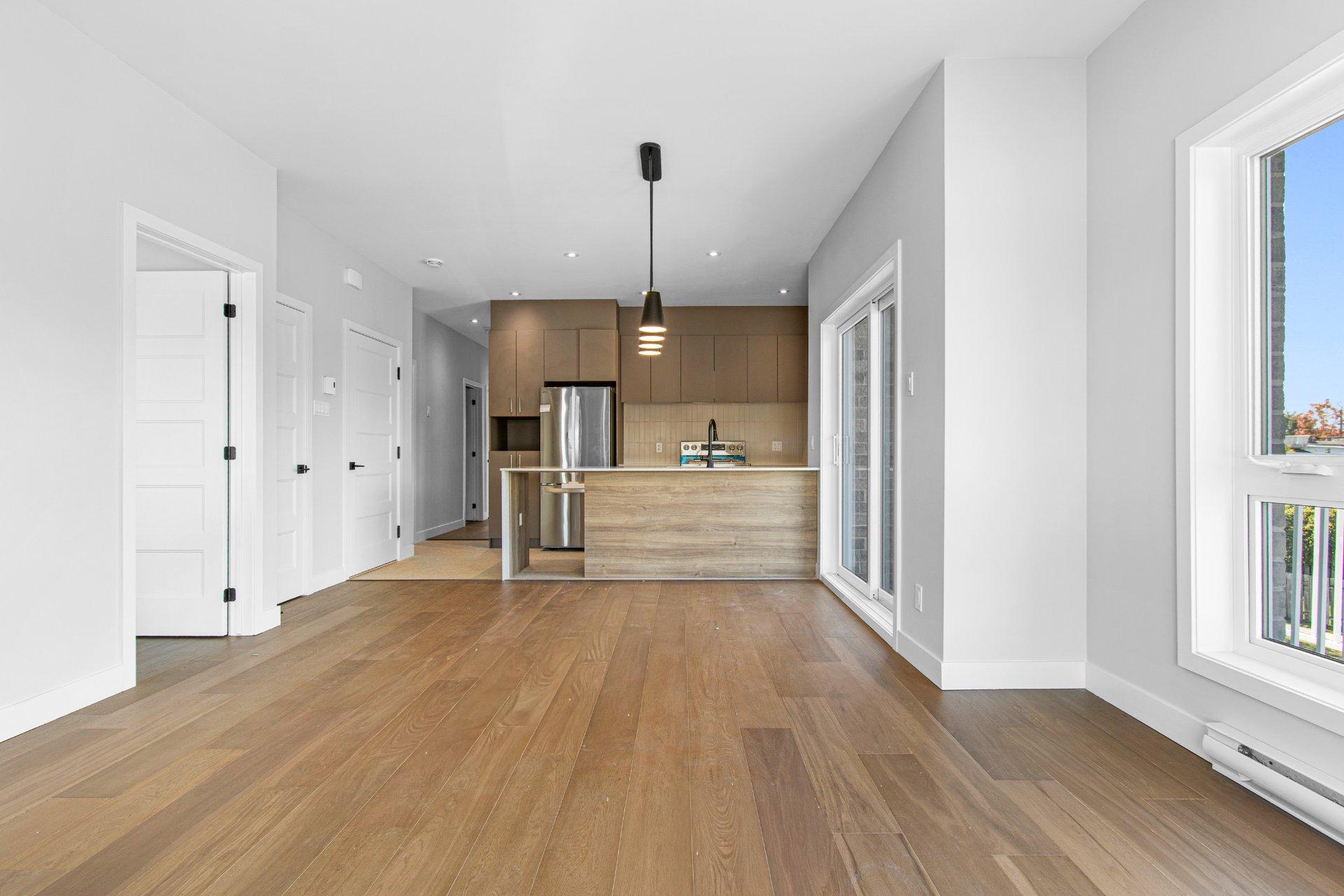 









692

 - 696


79e Avenue

,
Laval (Chomedey),




QC
H7V3H9

