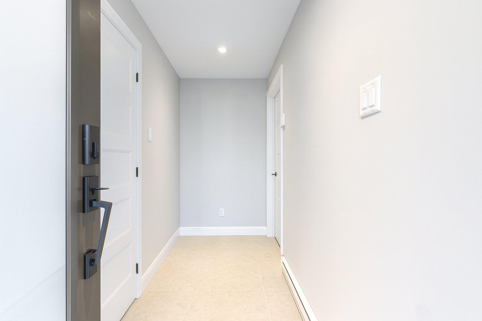 









692

 - 696


79e Avenue

,
Laval (Chomedey),




QC
H7V3H9

