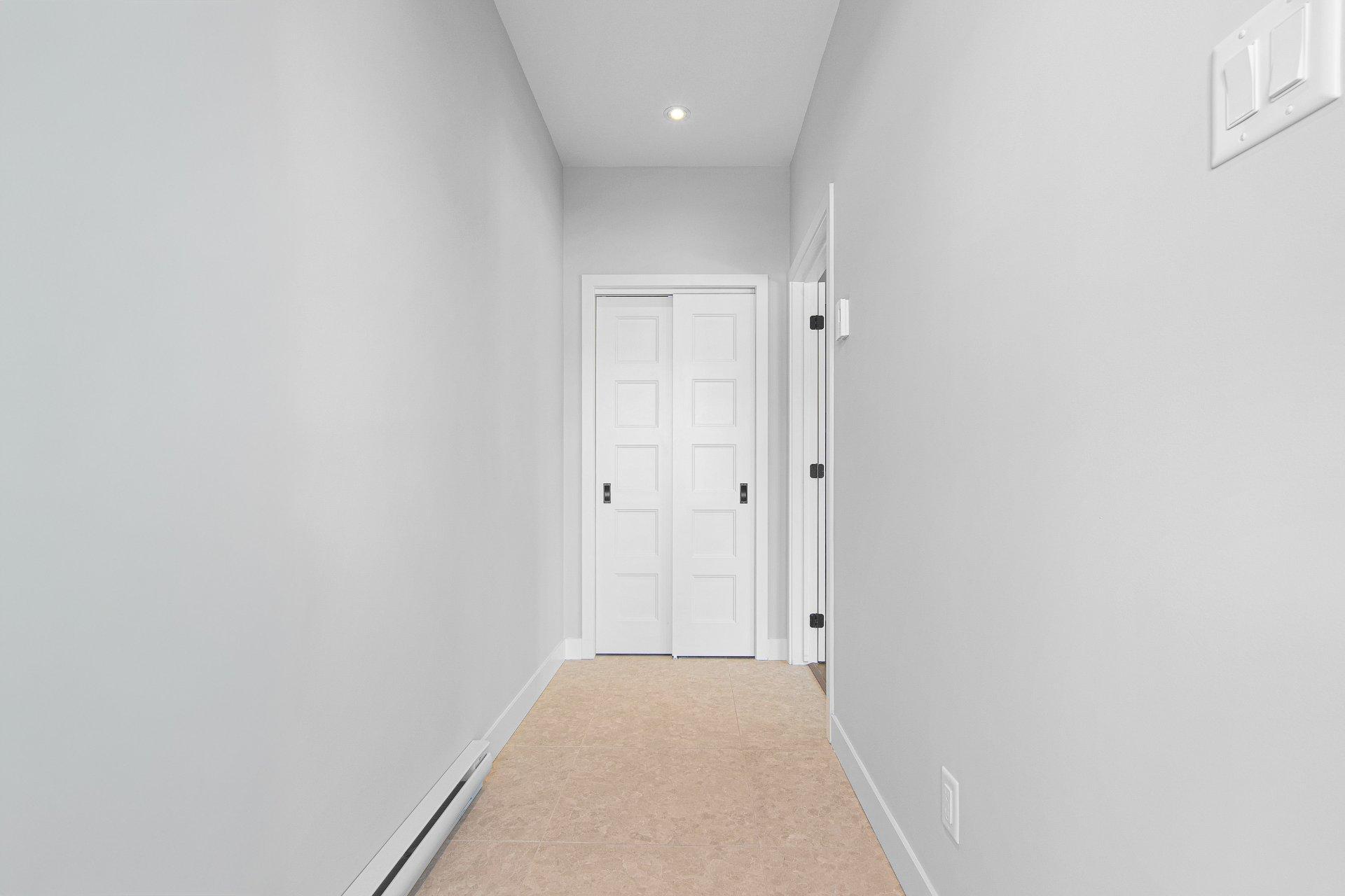 









692

 - 696


79e Avenue

,
Laval (Chomedey),




QC
H7V3H9

