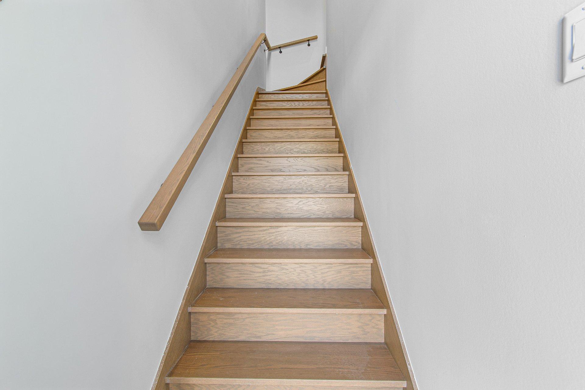 









692

 - 696


79e Avenue

,
Laval (Chomedey),




QC
H7V3H9

