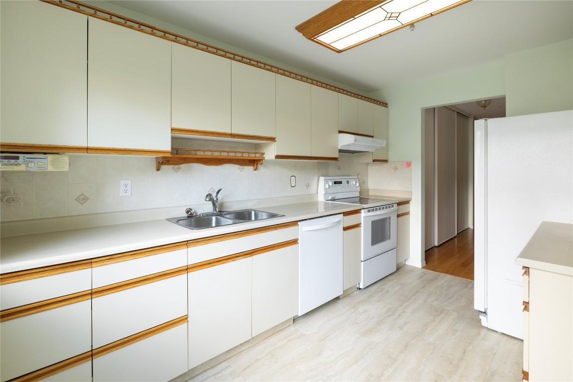 









1045


Sutherland

Avenue, 115B,
Kelowna,




BC
V1Y 5Y1

