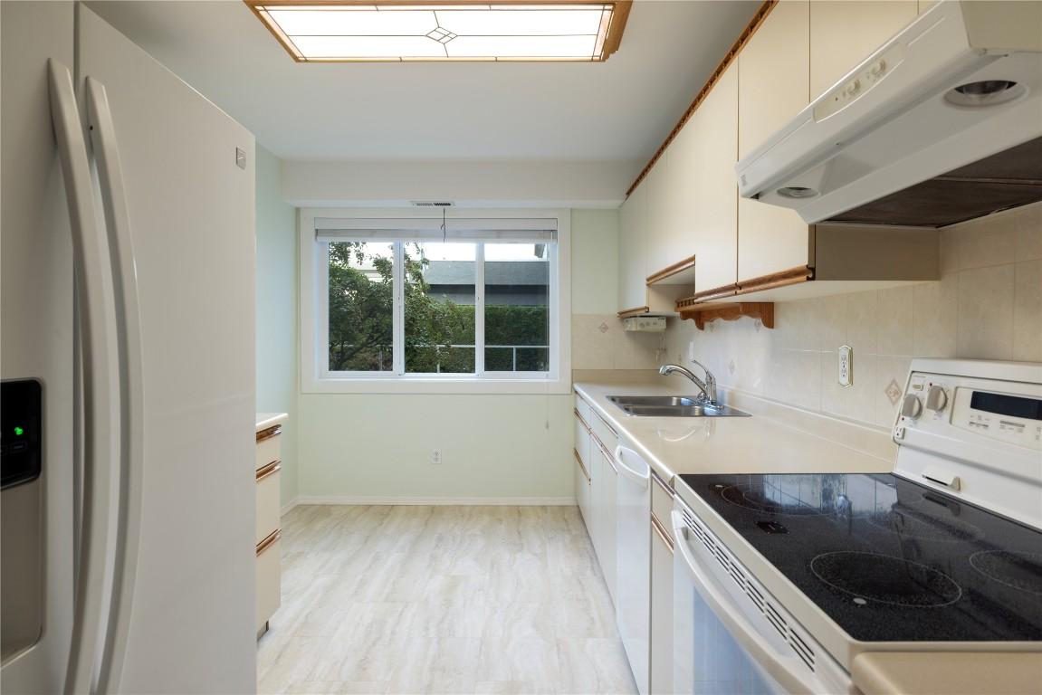 









1045


Sutherland

Avenue, 115B,
Kelowna,




BC
V1Y 5Y1

