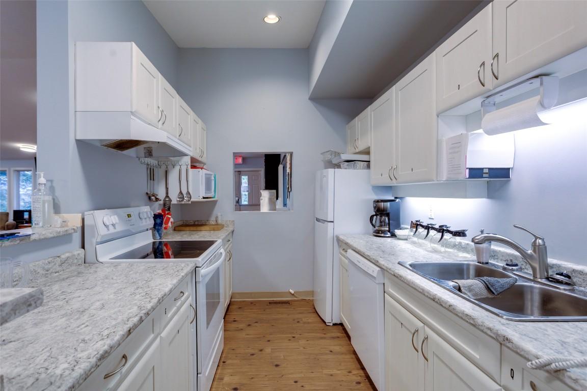 









1850


Shannon Lake

Road, 23,
West Kelowna,




BC
V4T 1L6

