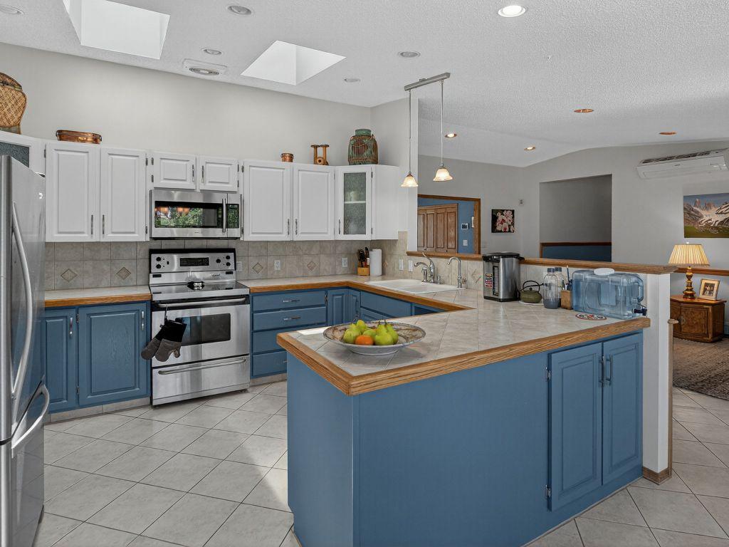 









832


Montigny

Road,
West Kelowna,




BC
V1Z 1S2

