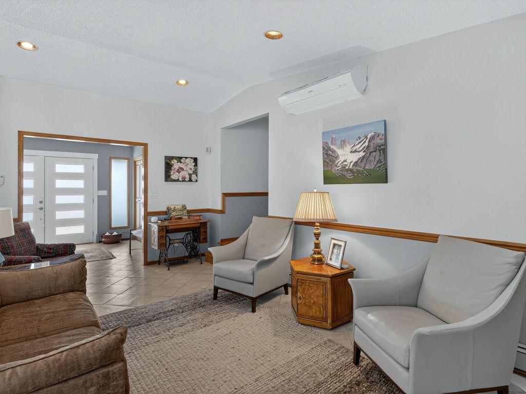 









832


Montigny

Road,
West Kelowna,




BC
V1Z 1S2

