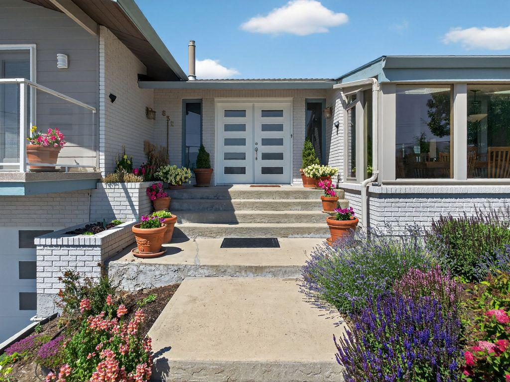 









832


Montigny

Road,
West Kelowna,




BC
V1Z 1S2

