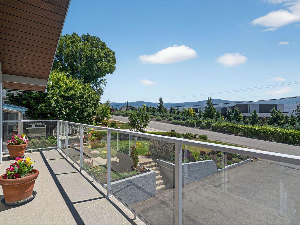 









832


Montigny

Road,
West Kelowna,




BC
V1Z 1S2

