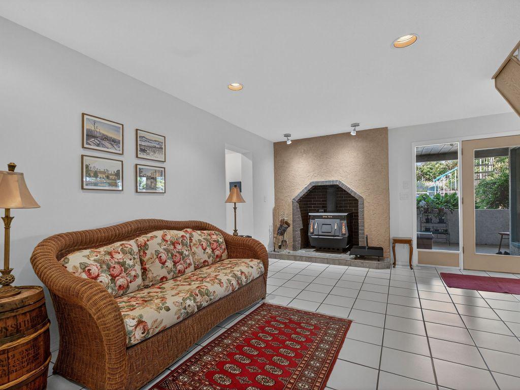 









832


Montigny

Road,
West Kelowna,




BC
V1Z 1S2

