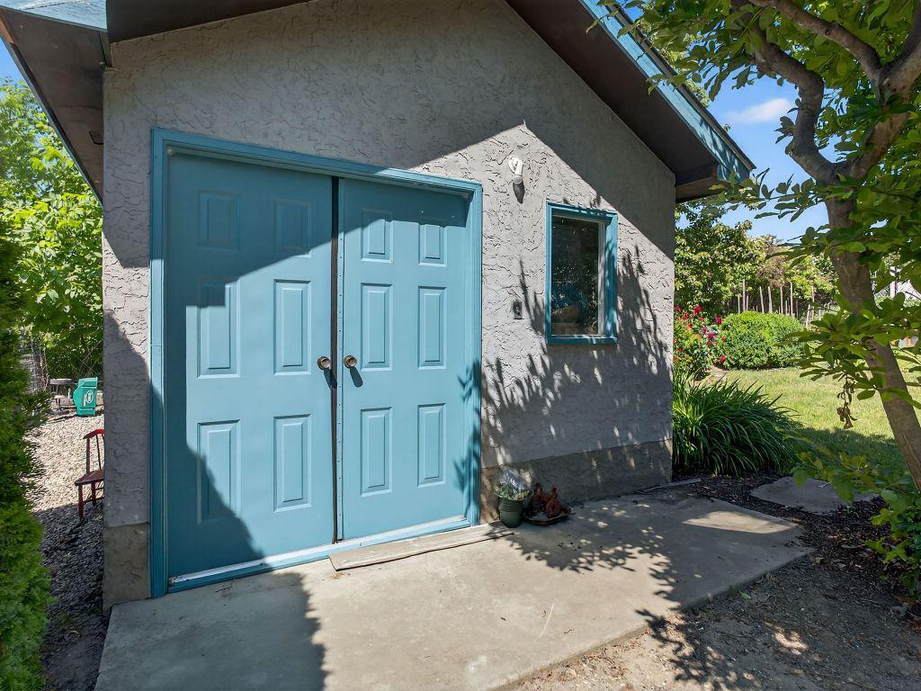 









832


Montigny

Road,
West Kelowna,




BC
V1Z 1S2

