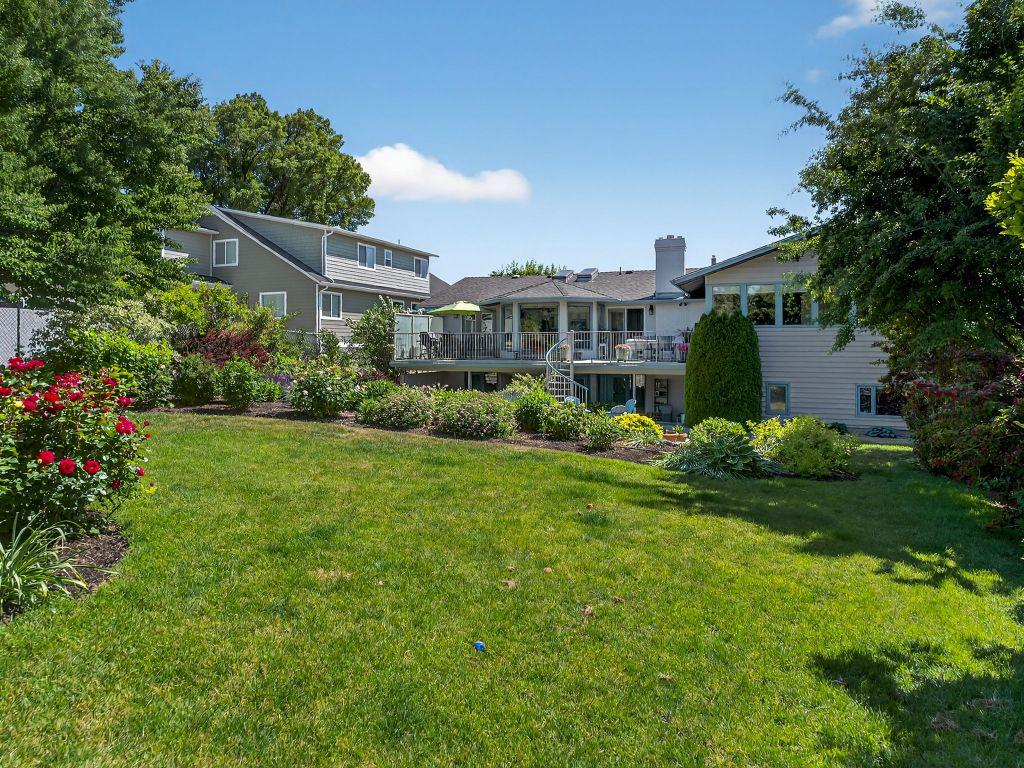 









832


Montigny

Road,
West Kelowna,




BC
V1Z 1S2

