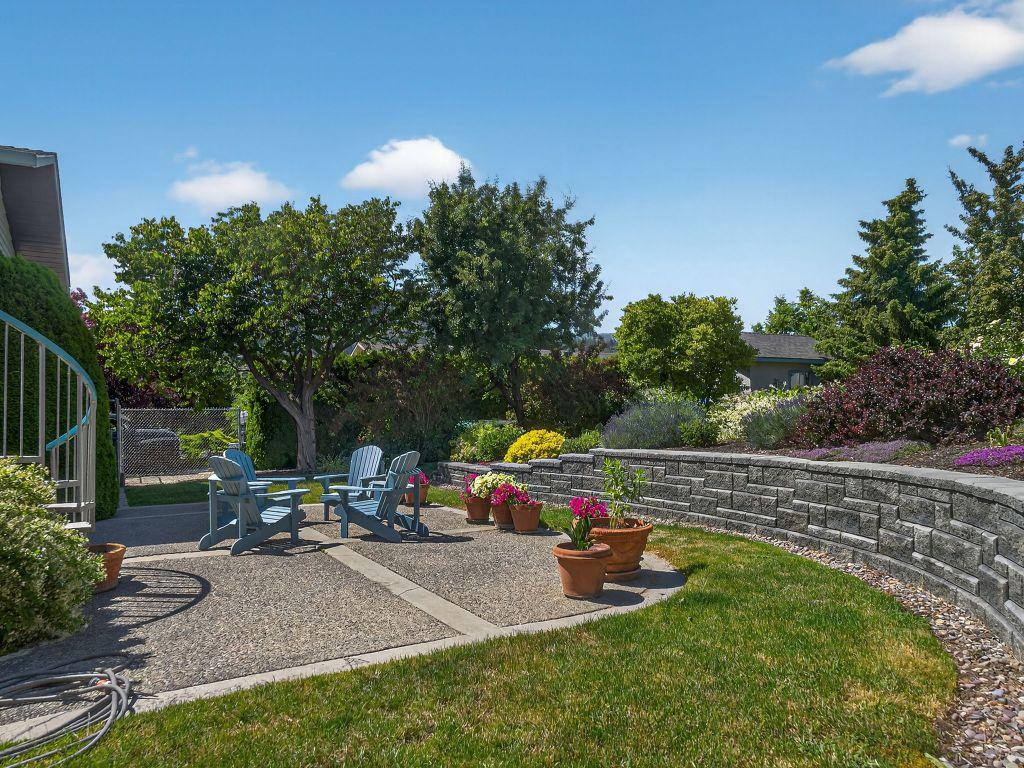 









832


Montigny

Road,
West Kelowna,




BC
V1Z 1S2

