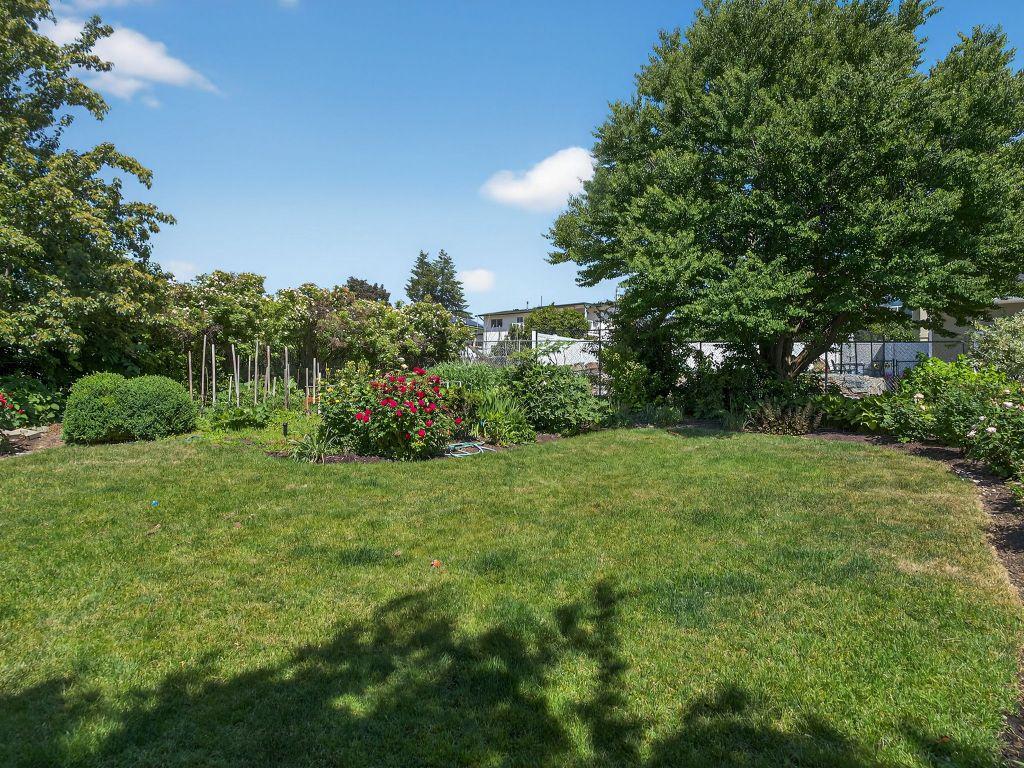 









832


Montigny

Road,
West Kelowna,




BC
V1Z 1S2

