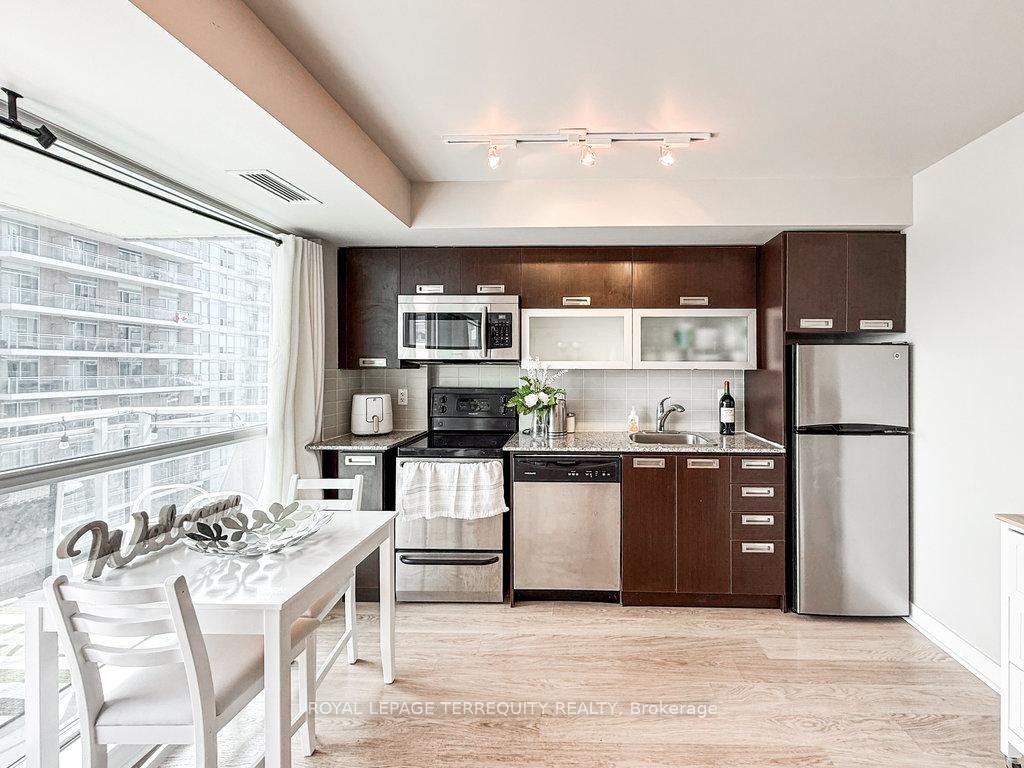 









100


Western Battery

Road, 1901,
Toronto,




ON
M6K 3S2

