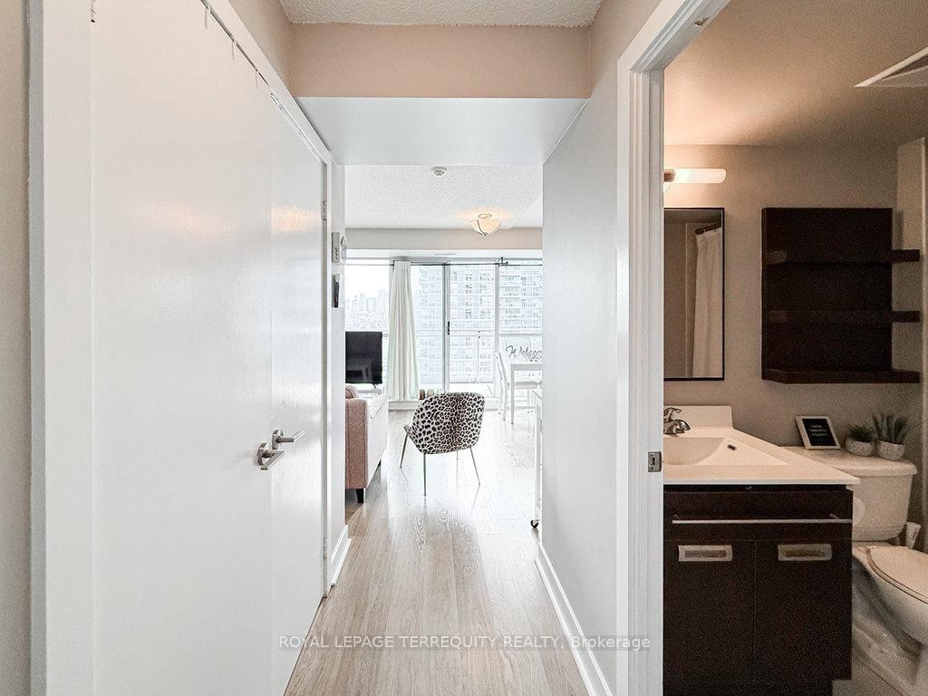 









100


Western Battery

Road, 1901,
Toronto,




ON
M6K 3S2

