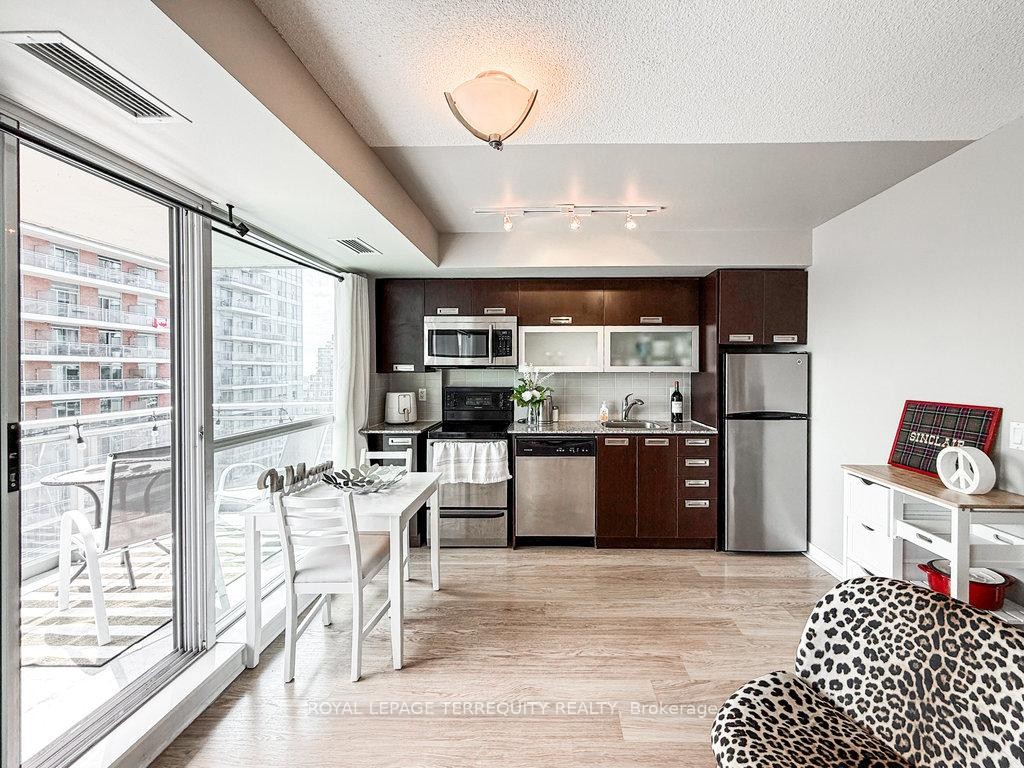 









100


Western Battery

Road, 1901,
Toronto,




ON
M6K 3S2

