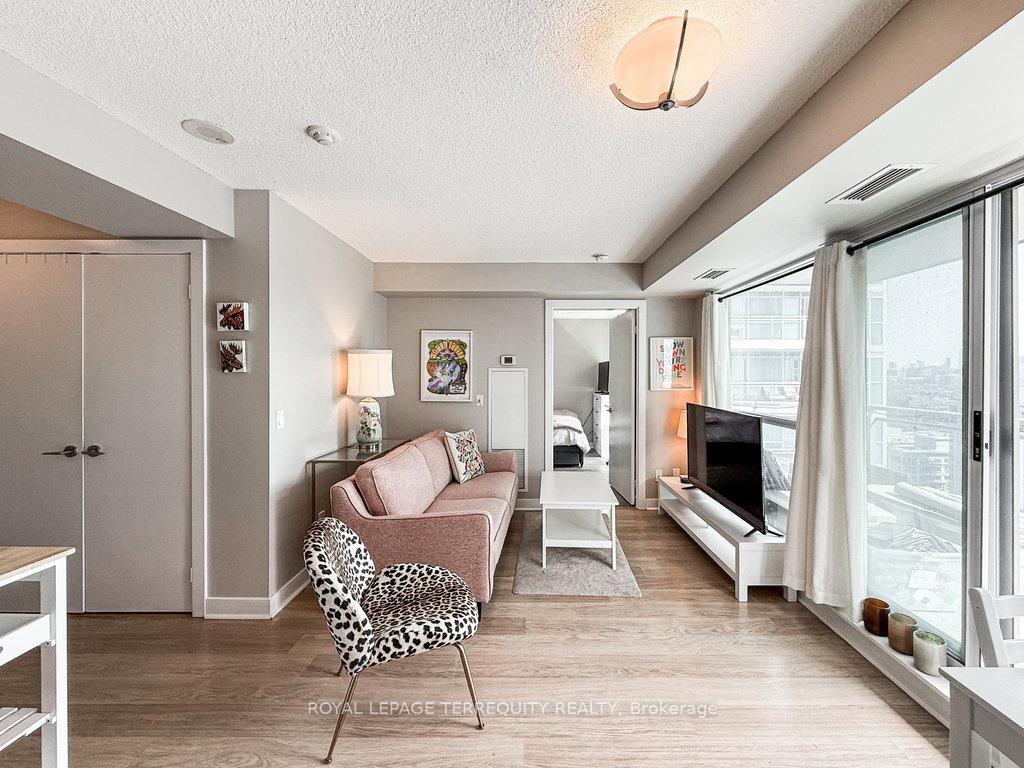 









100


Western Battery

Road, 1901,
Toronto,




ON
M6K 3S2

