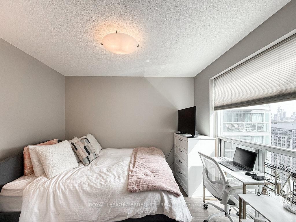 









100


Western Battery

Road, 1901,
Toronto,




ON
M6K 3S2

