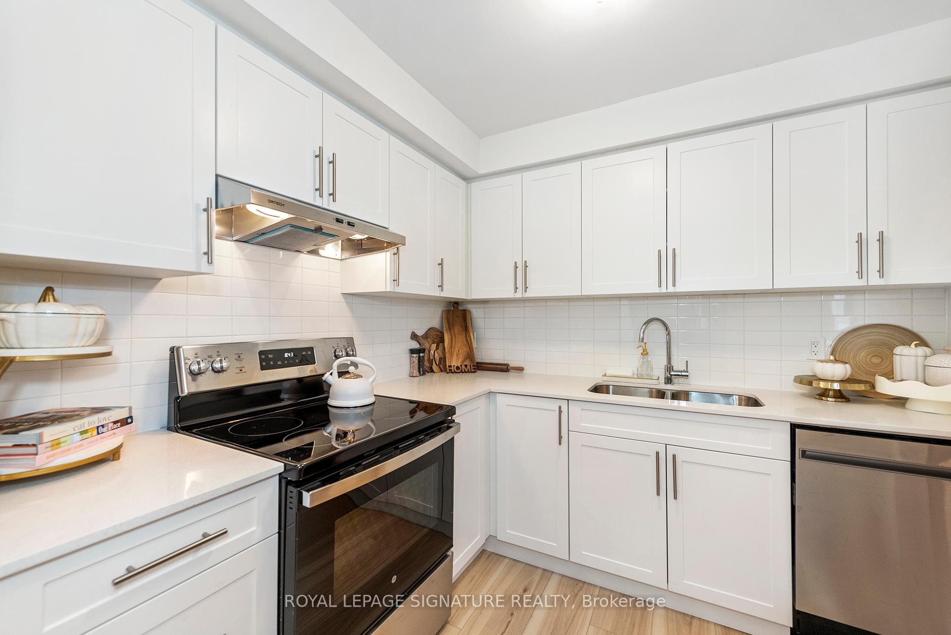 









34-36


Delawana

Drive,
Hamilton,




ON
L8E 1G4

