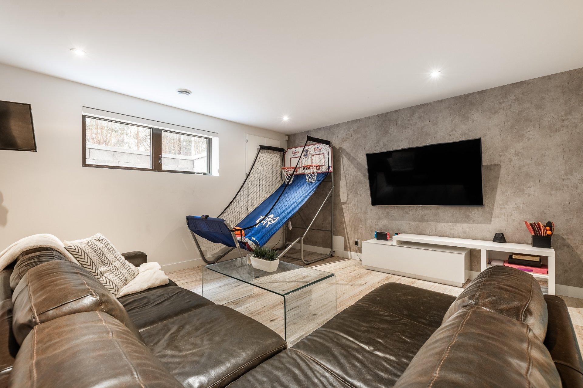 









104


Rue de l'Oiselet

,
Carignan,




QC
J3L7C3

