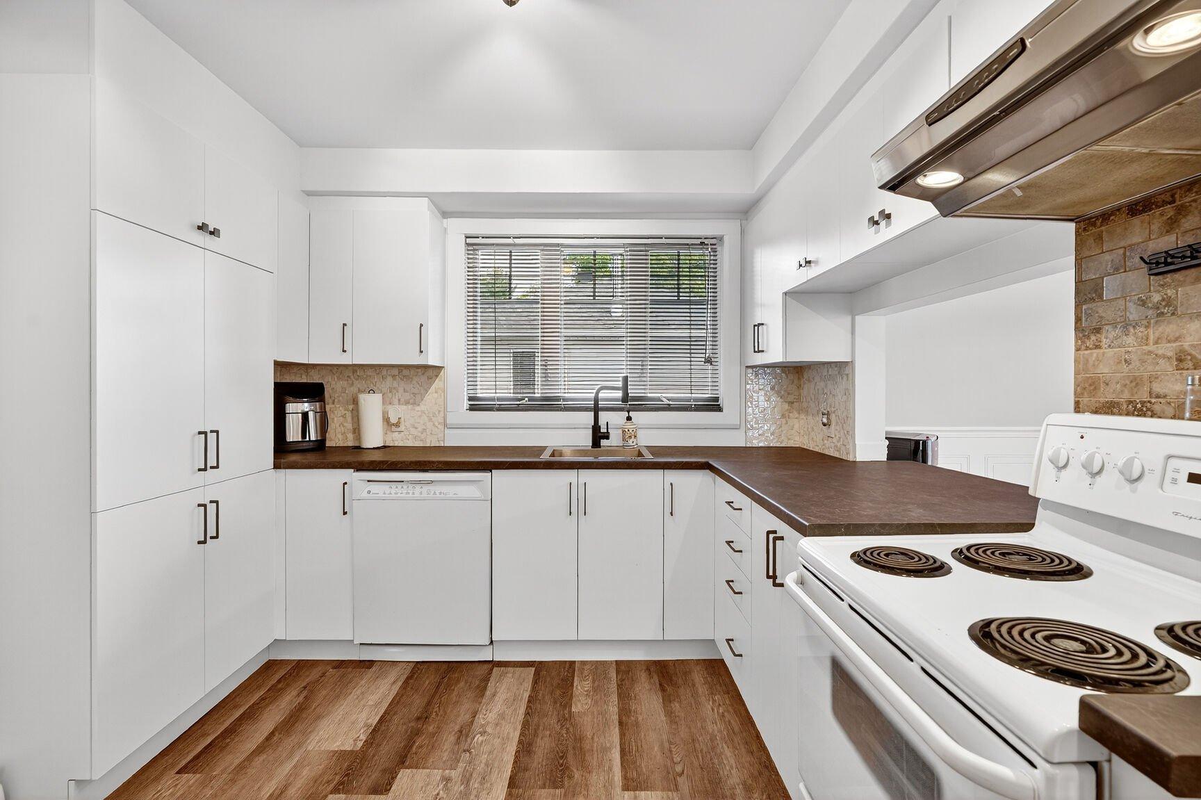 









345


3e Boulevard

,
Saint-Jérôme,




QC
J7Z3L8

