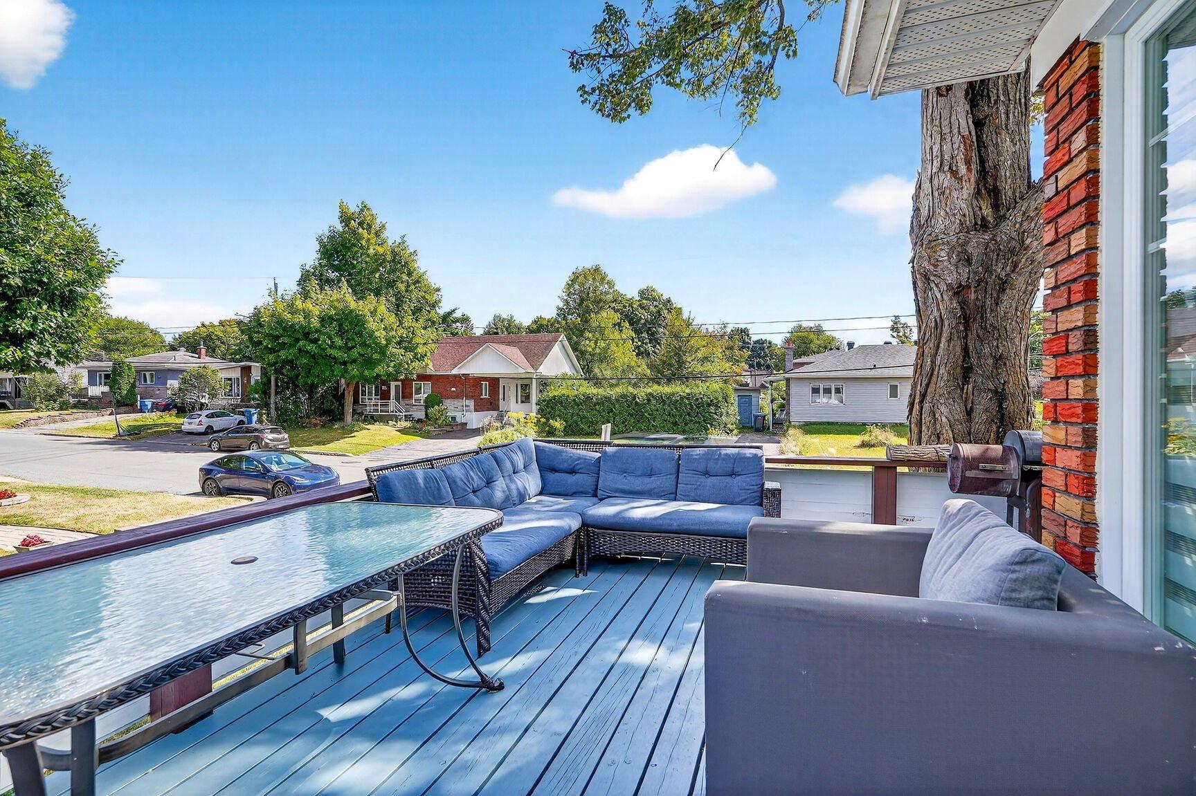 









345


3e Boulevard

,
Saint-Jérôme,




QC
J7Z3L8

