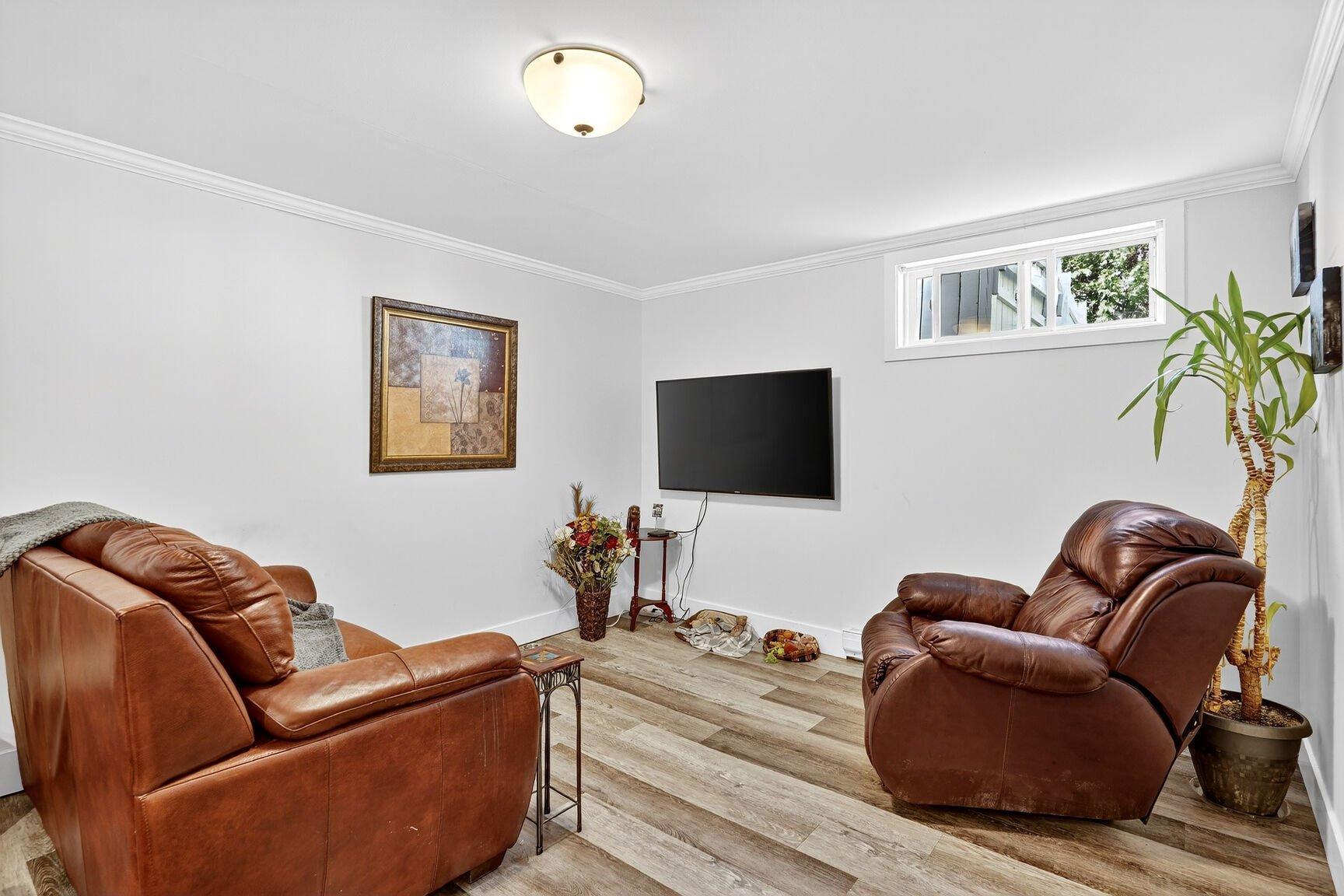 









345


3e Boulevard

,
Saint-Jérôme,




QC
J7Z3L8

