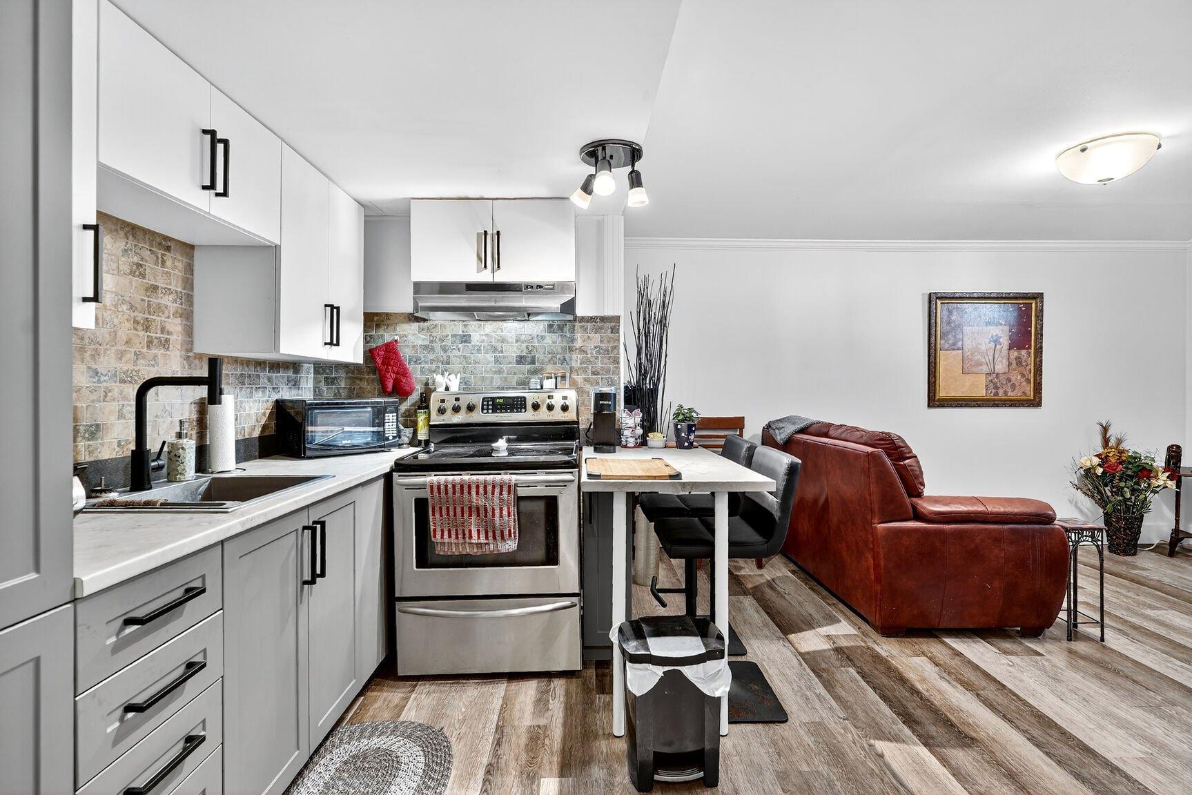 









345


3e Boulevard

,
Saint-Jérôme,




QC
J7Z3L8

