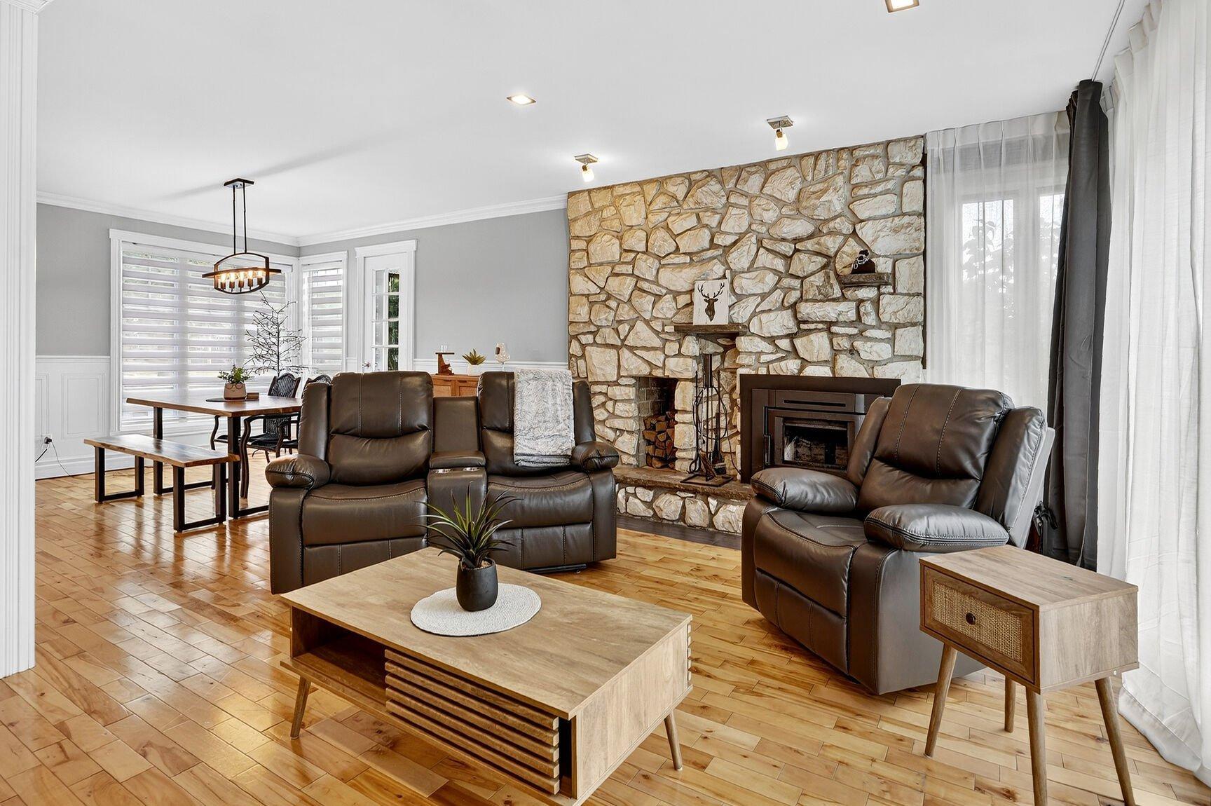 









345


3e Boulevard

,
Saint-Jérôme,




QC
J7Z3L8

