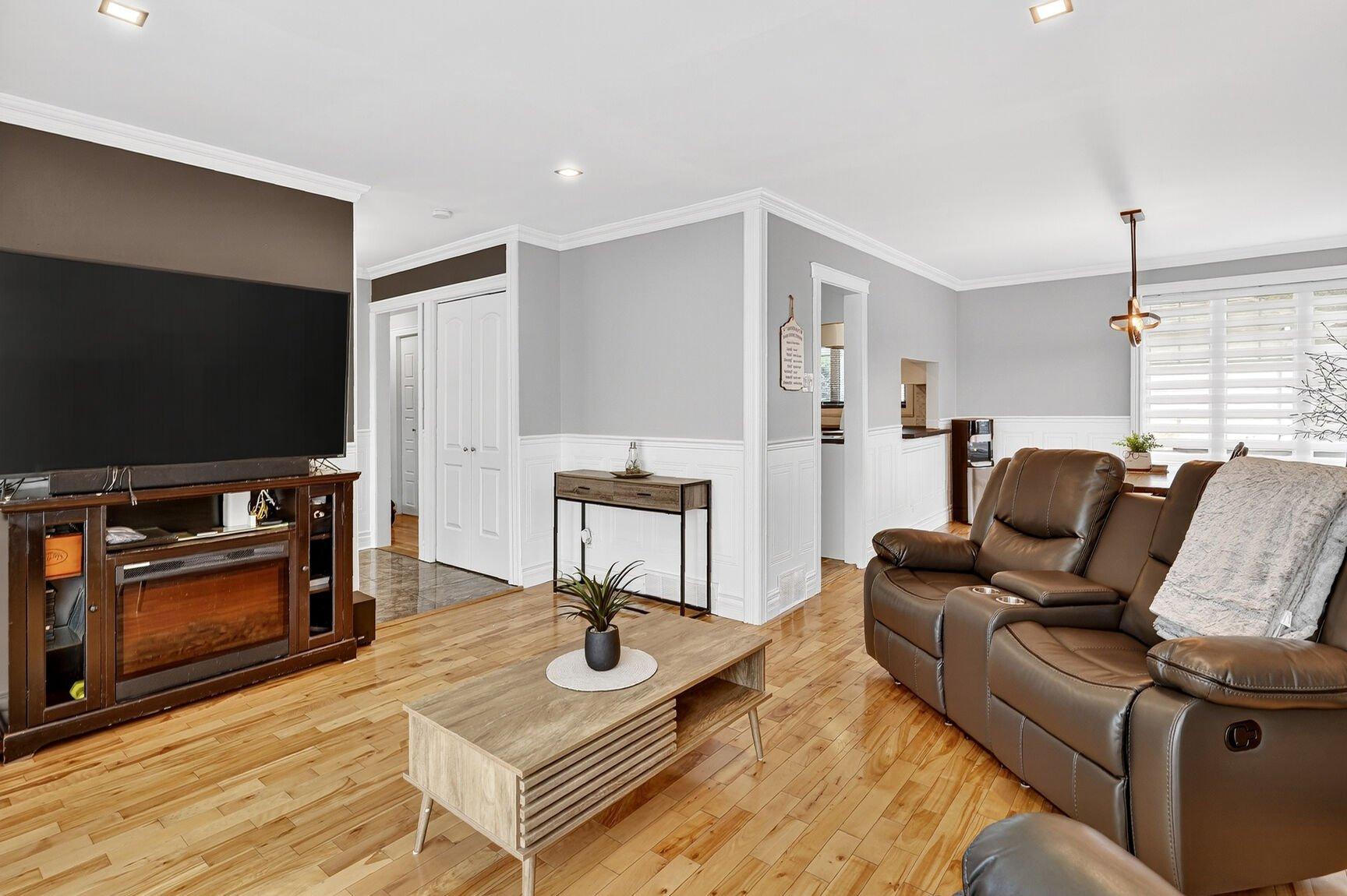 









345


3e Boulevard

,
Saint-Jérôme,




QC
J7Z3L8

