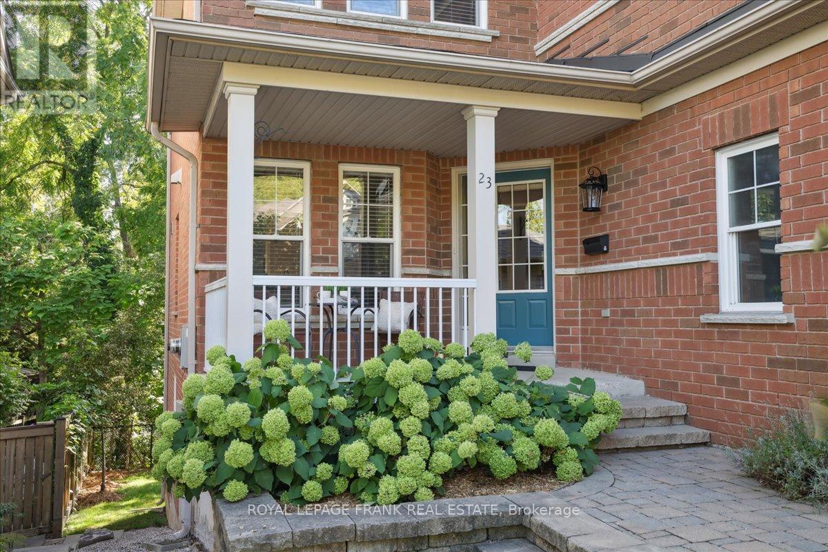 












23 WOODLAWN COURT

,
Hamilton (Dundas),




Ontario
L9H7S2

