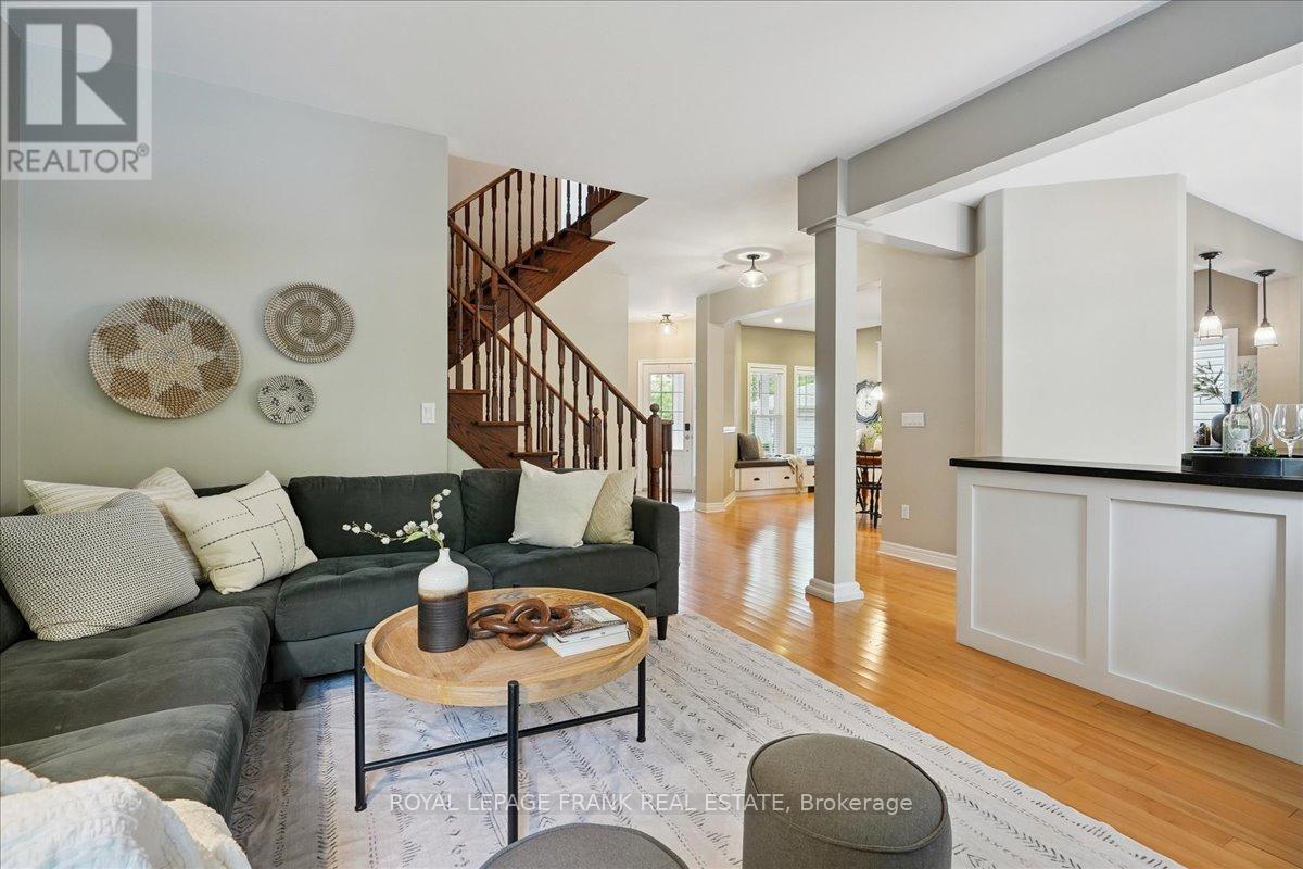 












23 WOODLAWN COURT

,
Hamilton (Dundas),




Ontario
L9H7S2

