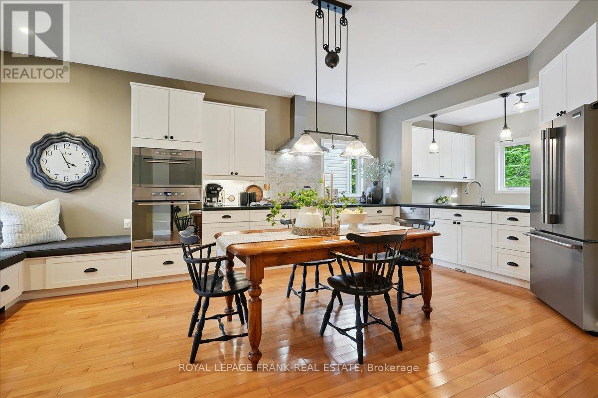 












23 WOODLAWN COURT

,
Hamilton (Dundas),




Ontario
L9H7S2

