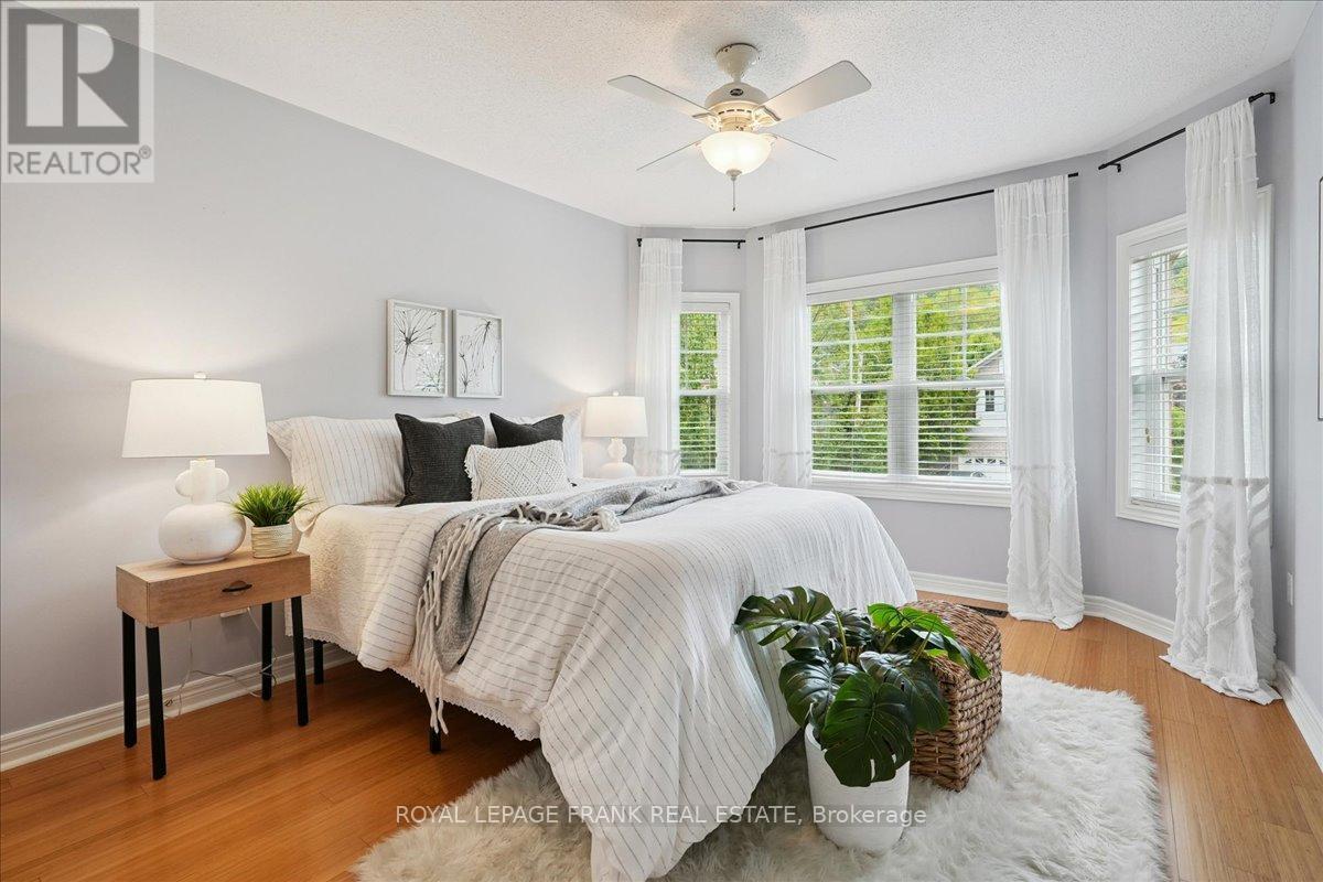 












23 WOODLAWN COURT

,
Hamilton (Dundas),




Ontario
L9H7S2

