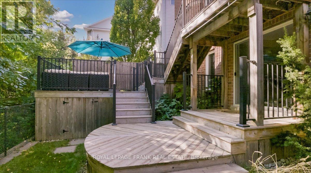 












23 WOODLAWN COURT

,
Hamilton (Dundas),




Ontario
L9H7S2

