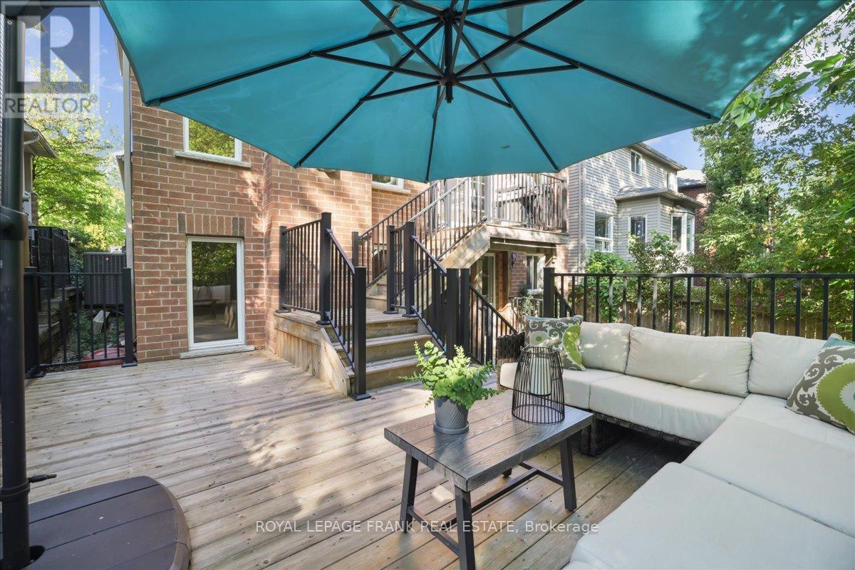 












23 WOODLAWN COURT

,
Hamilton (Dundas),




Ontario
L9H7S2

