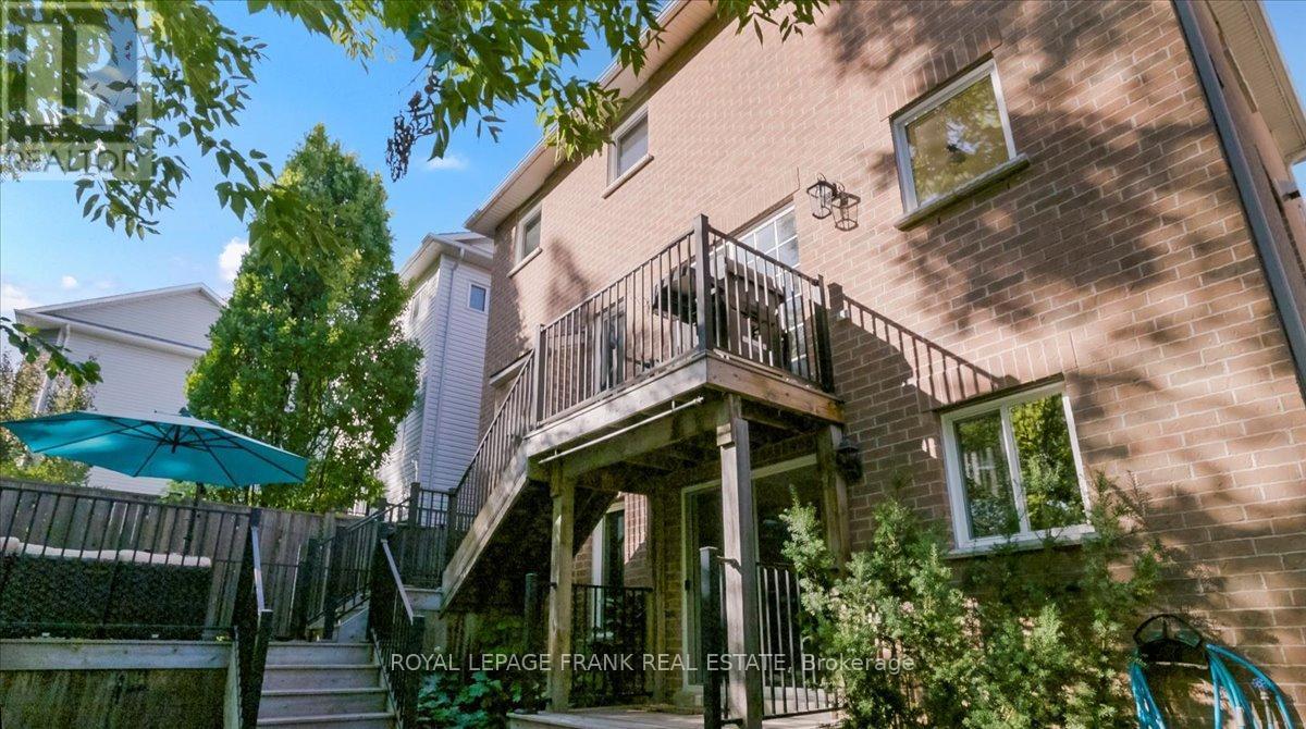 












23 WOODLAWN COURT

,
Hamilton (Dundas),




Ontario
L9H7S2

