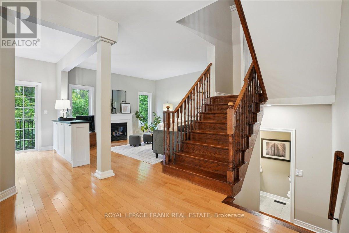 












23 WOODLAWN COURT

,
Hamilton (Dundas),




Ontario
L9H7S2

