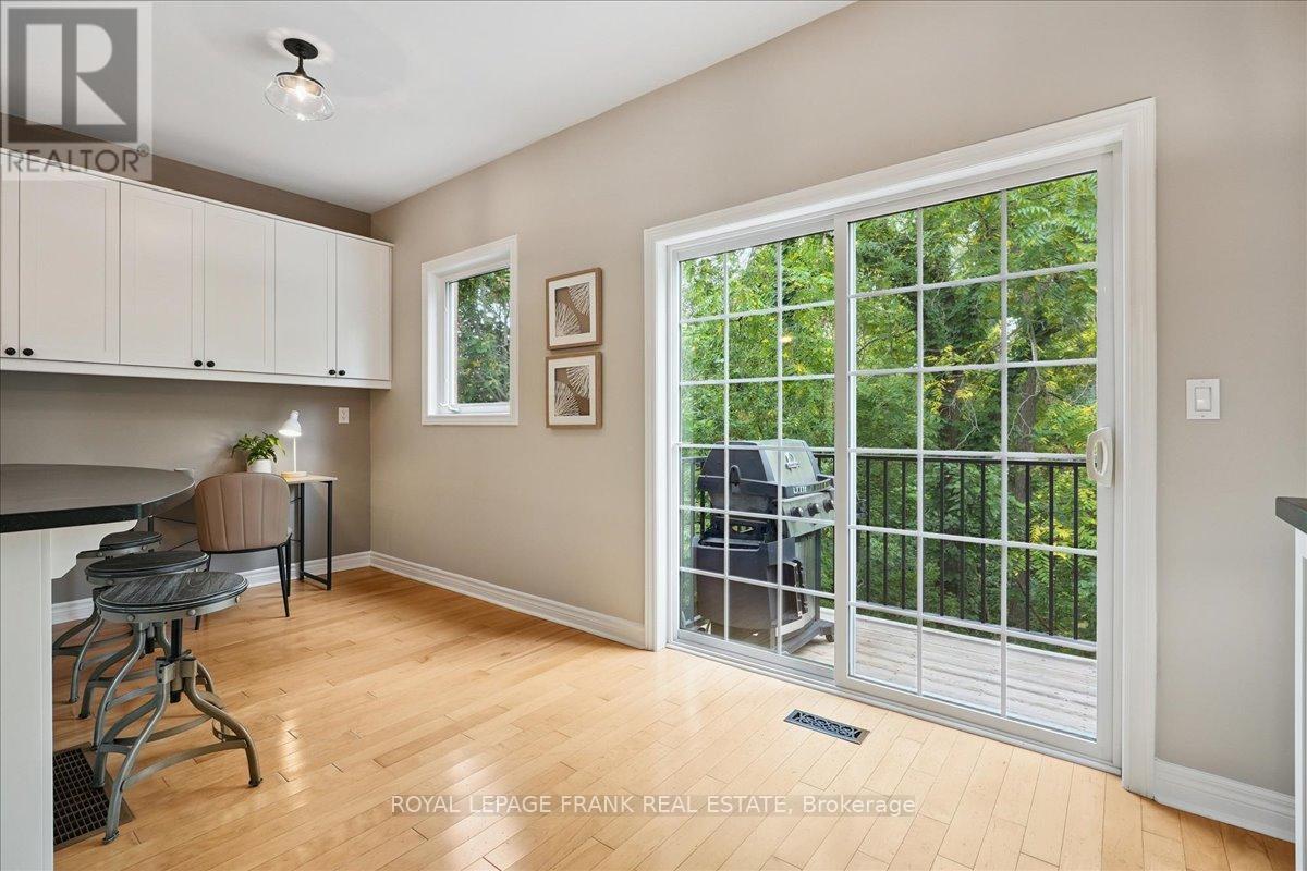 












23 WOODLAWN COURT

,
Hamilton (Dundas),




Ontario
L9H7S2


