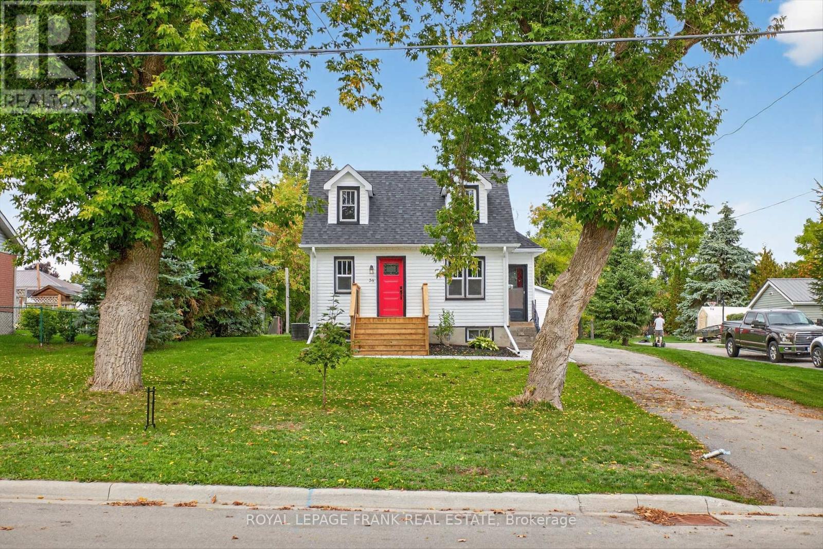 












36 GEORGE STREET E

,
Kawartha Lakes (Lindsay),




Ontario
K9V1W5

