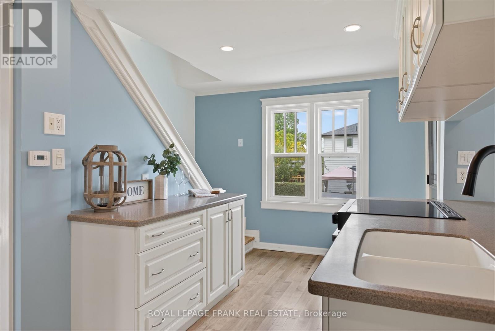 












36 GEORGE STREET E

,
Kawartha Lakes (Lindsay),




Ontario
K9V1W5

