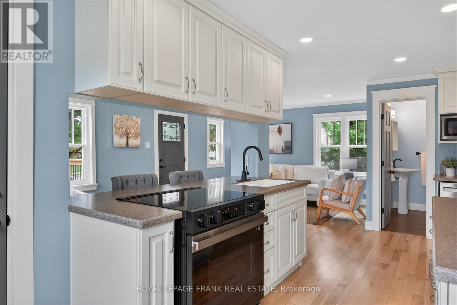 












36 GEORGE STREET E

,
Kawartha Lakes (Lindsay),




Ontario
K9V1W5

