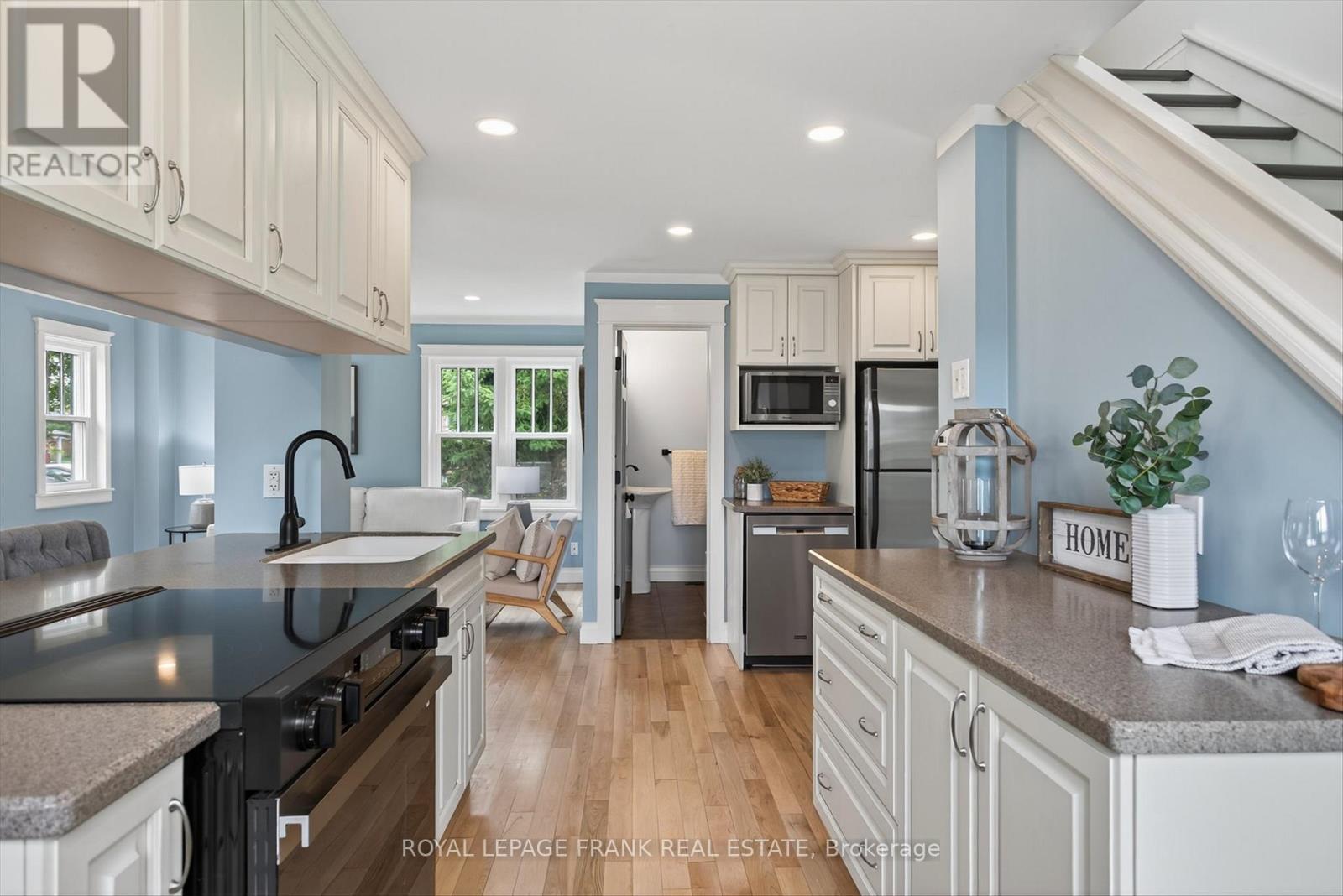 












36 GEORGE STREET E

,
Kawartha Lakes (Lindsay),




Ontario
K9V1W5

